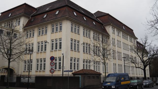 Ehemalig f6-Cigarretenfabrik, jetzt bald neue Wohnungen.