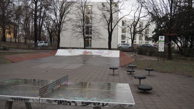 ... und Tischtennisplatten.