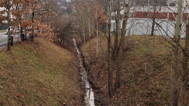 ... so dass kein Fußweg denkbar ist.